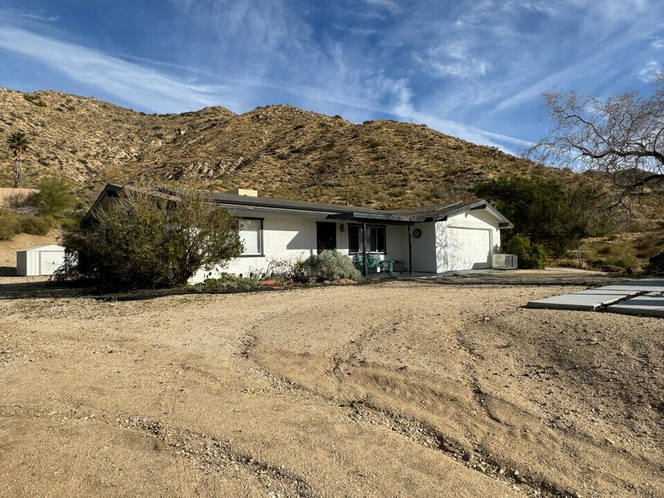 49140 Cedar Dr in Morongo Valley, CA - Building Photo