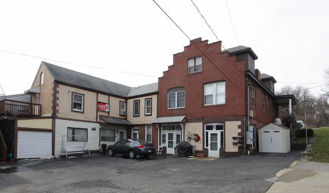 372 Washington Ave in Bridgeville, PA - Building Photo - Building Photo