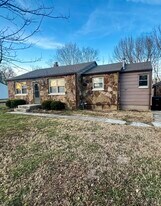 307 W South St in Marionville, MO - Building Photo