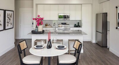 2425 Bell St in Houston, TX - Foto de edificio - Building Photo