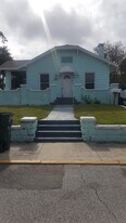 223-2A1 N Hollywood Ave in Daytona Beach, FL - Building Photo