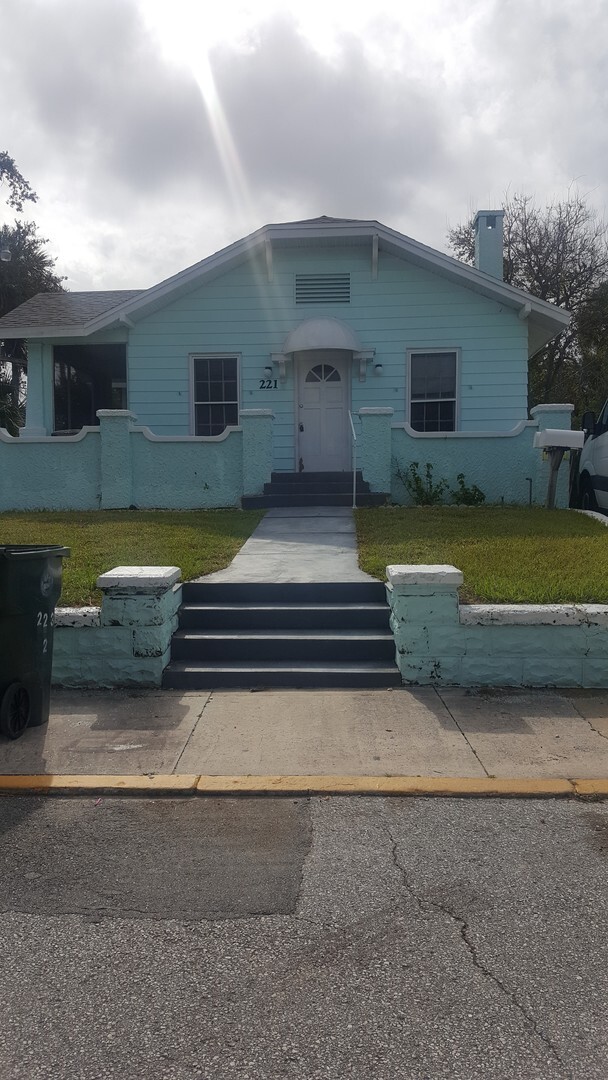 property at 223-2A1 N Hollywood Ave