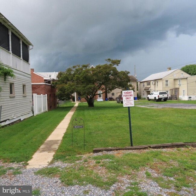 103 N Earl St in Shippensburg, PA - Building Photo - Building Photo