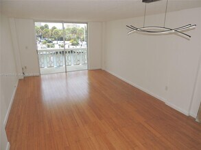 13155 Ixora Ct in North Miami, FL - Building Photo - Building Photo