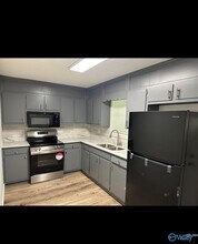 1114 NW Oakwood Ave in Huntsville, AL - Building Photo - Building Photo