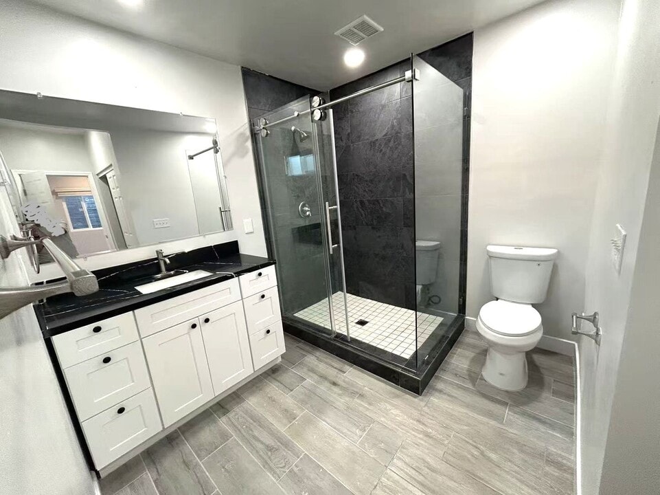 5107 11th Ave in Los Angeles, CA - Building Photo