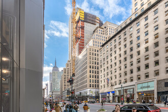 520 Fifth Ave in New York, NY - Building Photo - Building Photo