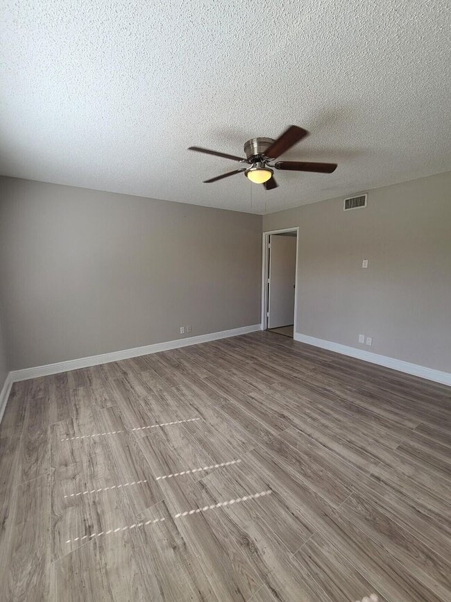 1460 Windorah Way in Royal Palm Beach, FL - Foto de edificio - Building Photo