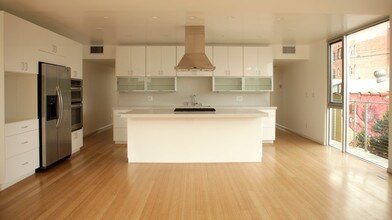 1311 Main St, Unit Middle Floor in Los Angeles, CA - Building Photo - Building Photo
