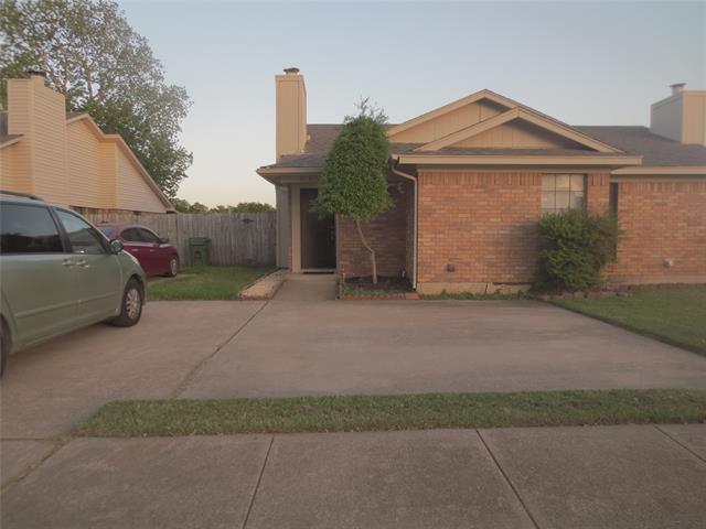 5125 Hawkins Cemetery Rd in Arlington, TX - Foto de edificio