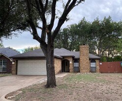 10828 Tall Oak Dr in Fort Worth, TX - Building Photo