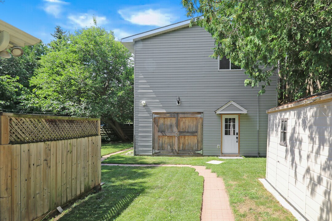 58 Cedar St in Collingwood, ON - Building Photo