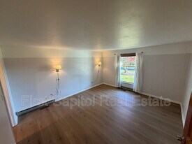 8112 Pete Wiles Rd in Middletown, MD - Building Photo