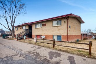 Ingalls Street Apartments in Lakewood, CO - Building Photo - Building Photo