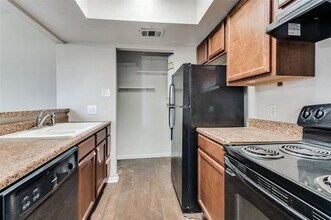 3930 Portland St in Irving, TX - Building Photo - Building Photo