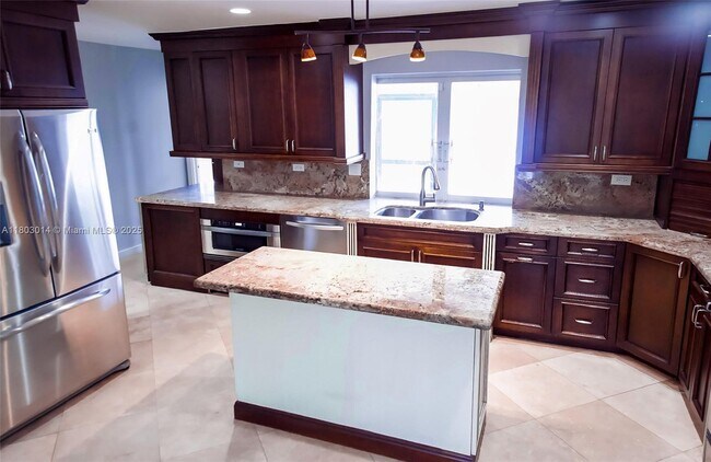 1911 NE 206th Ter in Miami, FL - Building Photo - Building Photo