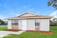 374 16th St SW in Vero Beach, FL - Foto de edificio - Building Photo