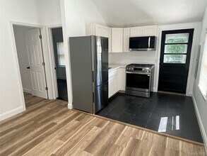 210 E Lakewood St in Brookhaven, NY - Building Photo - Building Photo