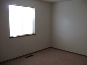 7025 Freedom Ct, Unit D in Summerset, SD - Building Photo - Building Photo