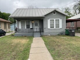 811 Rivas St in San Antonio, TX - Building Photo