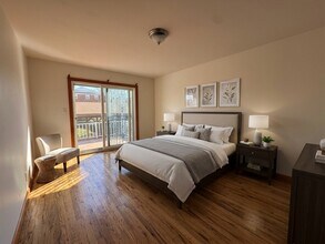 14410 20th Ave, Unit 1 in Whitestone, NY - Foto de edificio - Building Photo