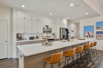 401 W Brookside Dr in Bryan, TX - Building Photo - Building Photo