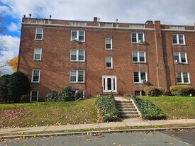 5A Robin Rd in West Hartford, CT - Building Photo