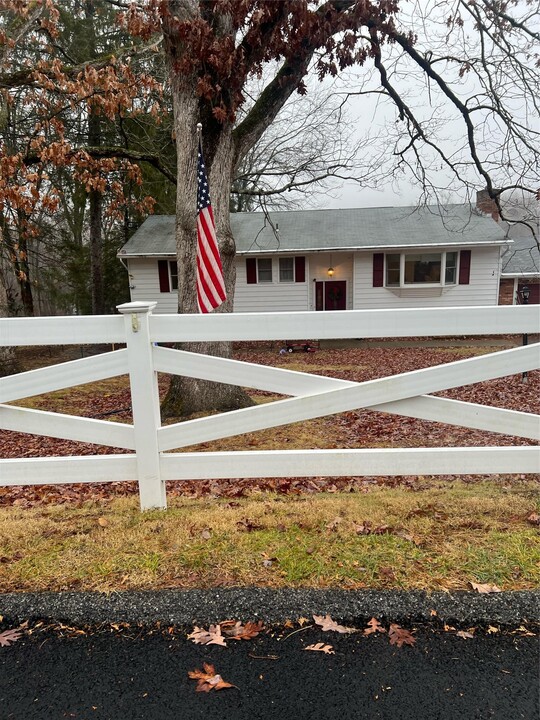 8 Bella Rd in Carmel, NY - Building Photo