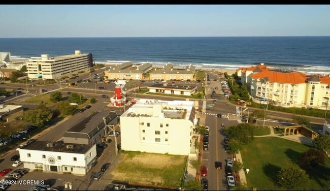 57-61-61 Brighton Ave in Long Branch, NJ - Foto de edificio - Building Photo
