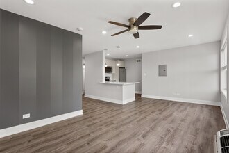 1303 W Estes Ave in Chicago, IL - Building Photo - Building Photo