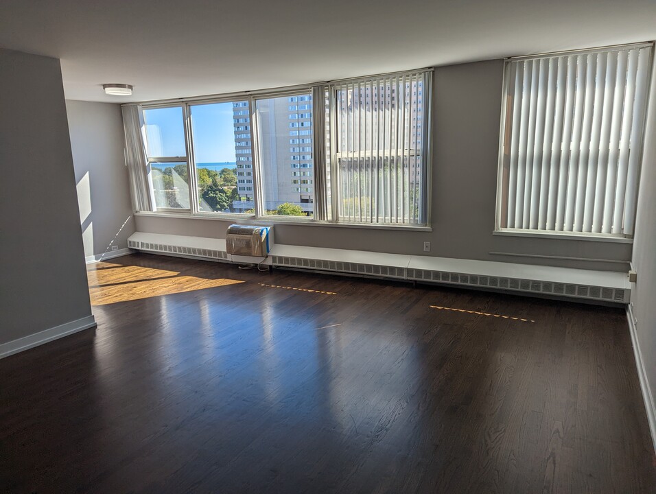 5640 N Sheridan Rd, Unit #5650-008D in Chicago, IL - Building Photo