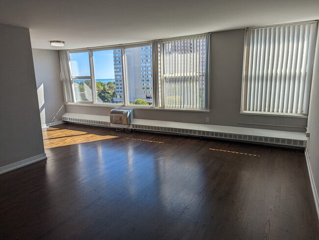 5640 N Sheridan Rd, Unit #5650-008D