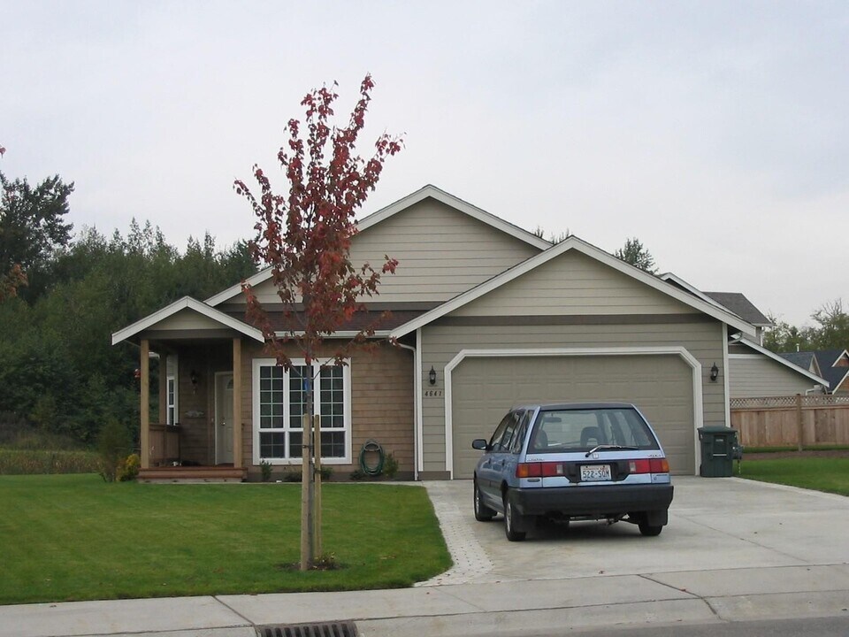 4641 Bedford Ave in Bellingham, WA - Building Photo