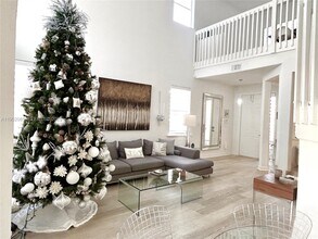 11562 NW 80th St in Medley, FL - Building Photo - Building Photo