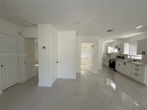 709 NW 6th St in Hallandale Beach, FL - Building Photo - Building Photo
