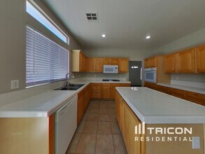 7224 Rustic Meadow St in Las Vegas, NV - Foto de edificio - Building Photo