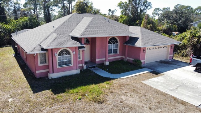 4613 Lee Blvd in Lehigh Acres, FL - Building Photo - Building Photo