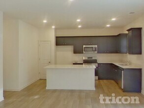 132 Beautiful Wy in Locust Grove, GA - Foto de edificio - Building Photo