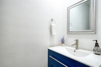 10912 Gulf Fwy, Unit 28 in Houston, TX - Building Photo - Building Photo