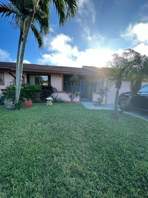 118 Mayfair Ln in Boynton Beach, FL - Building Photo