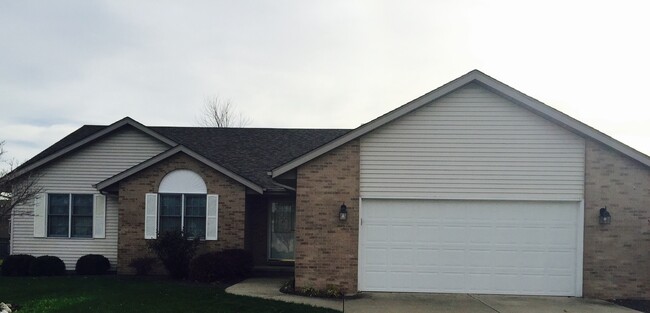 1226 Oakbrook Ave in Chatham, IL - Building Photo - Building Photo