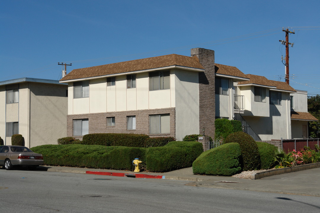 304 Richmond Dr in Millbrae, CA - Foto de edificio