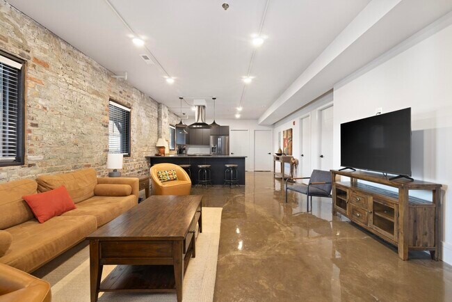 18 Bank St, Unit The Teller in Bristol, TN - Building Photo - Building Photo