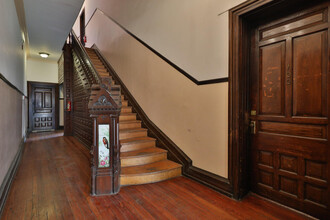 5442 Wayne Ave in Philadelphia, PA - Building Photo - Interior Photo