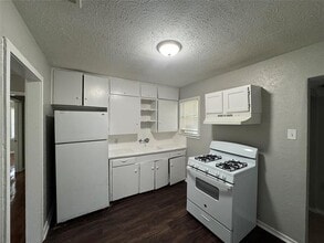 8706 Cardella Ave in Dallas, TX - Building Photo - Building Photo