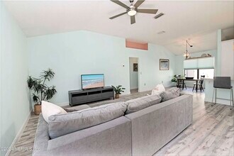 1837 Keswick Rd in St. Augustine, FL - Foto de edificio - Building Photo