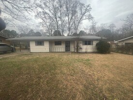 147 Strafford St in Jackson, MS - Building Photo