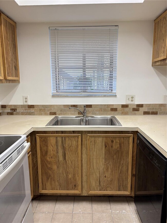 8444 Shadow Ct in Coral Springs, FL - Building Photo - Building Photo