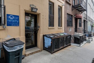 448 W 55th St in New York, NY - Building Photo - Building Photo