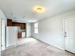 340 Perry St in San Marcos, TX - Building Photo - Building Photo